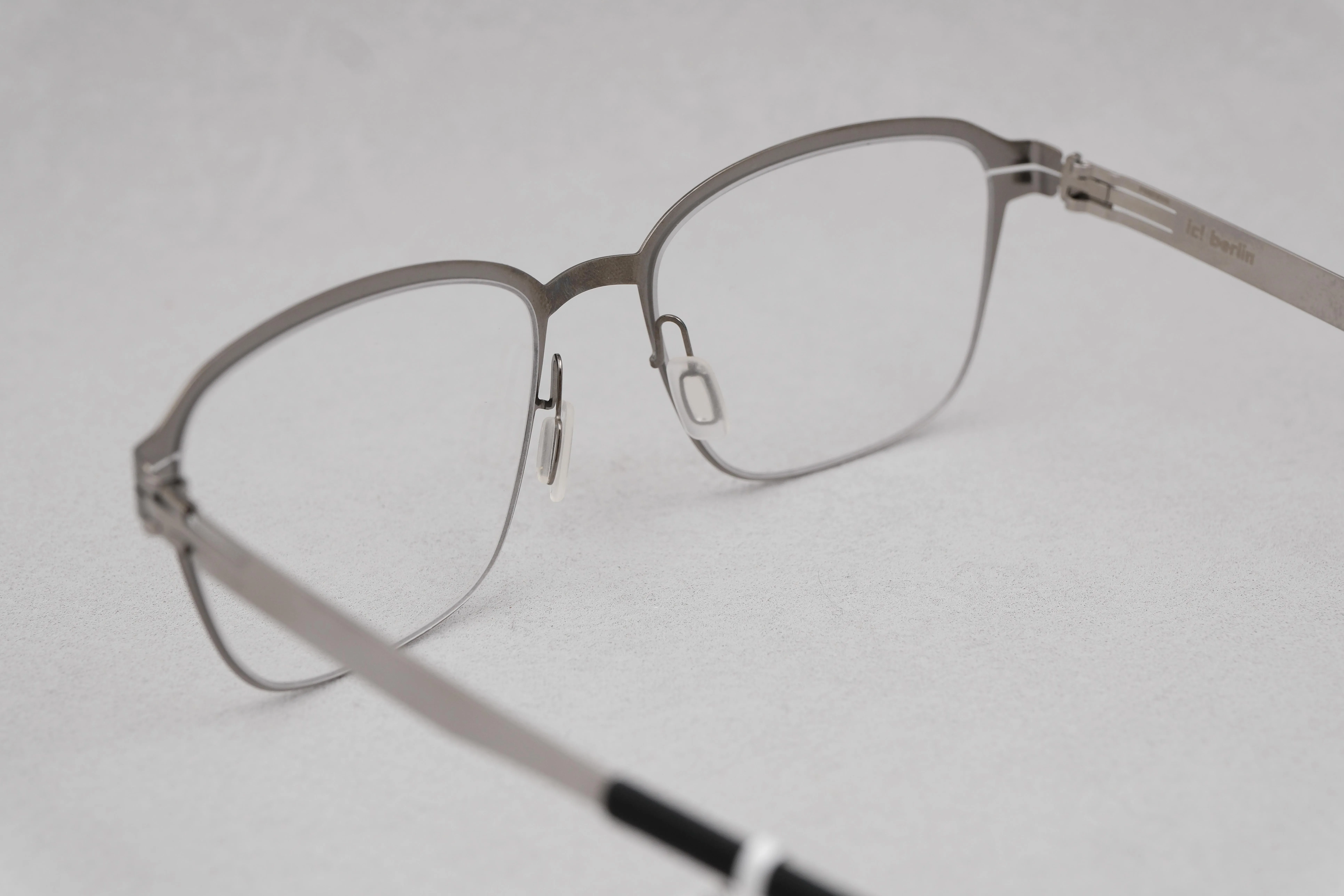 ic!berlin Tebie Shiny Graphite