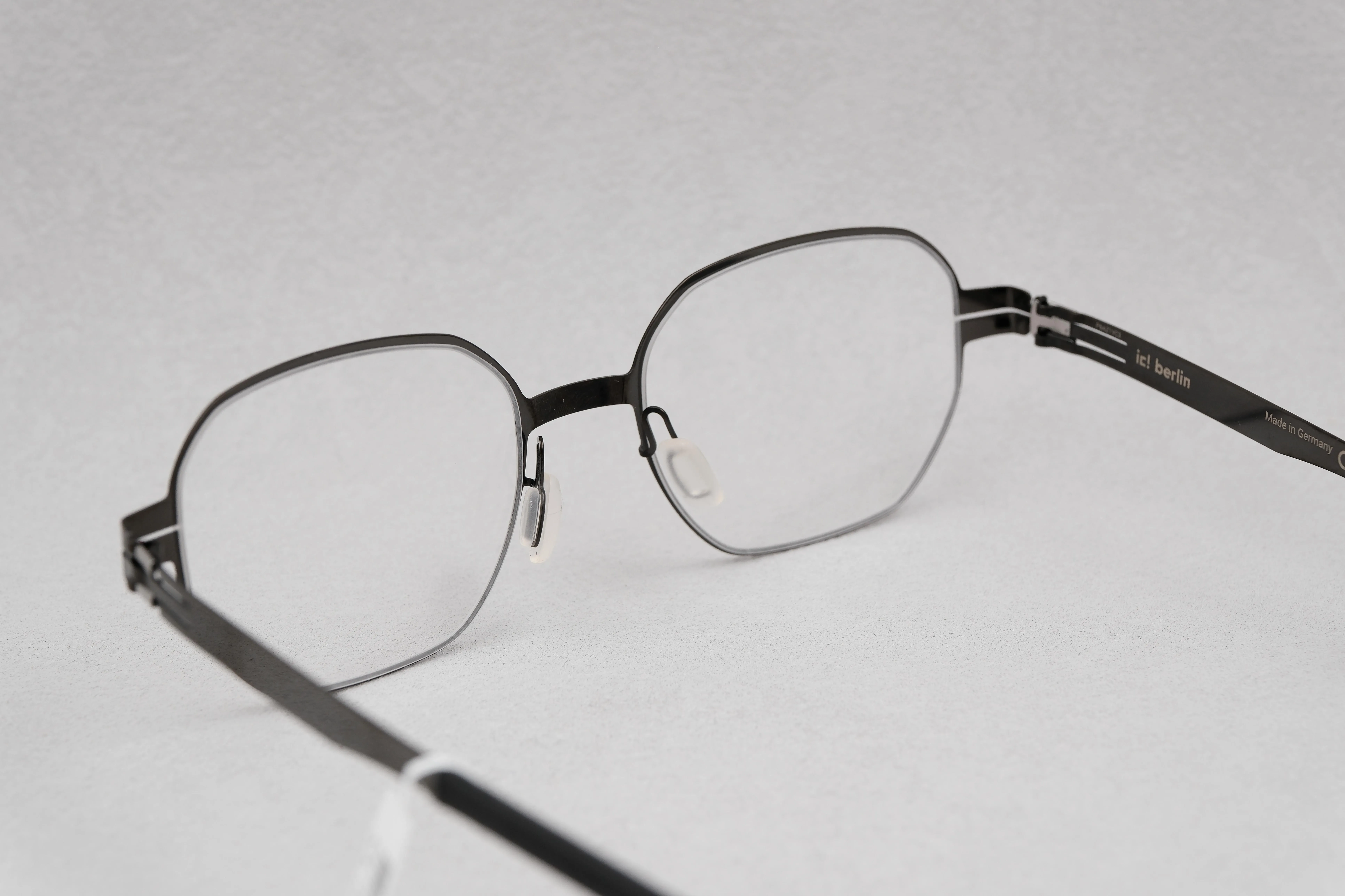 ic!berlin Istimewa Gun Metal