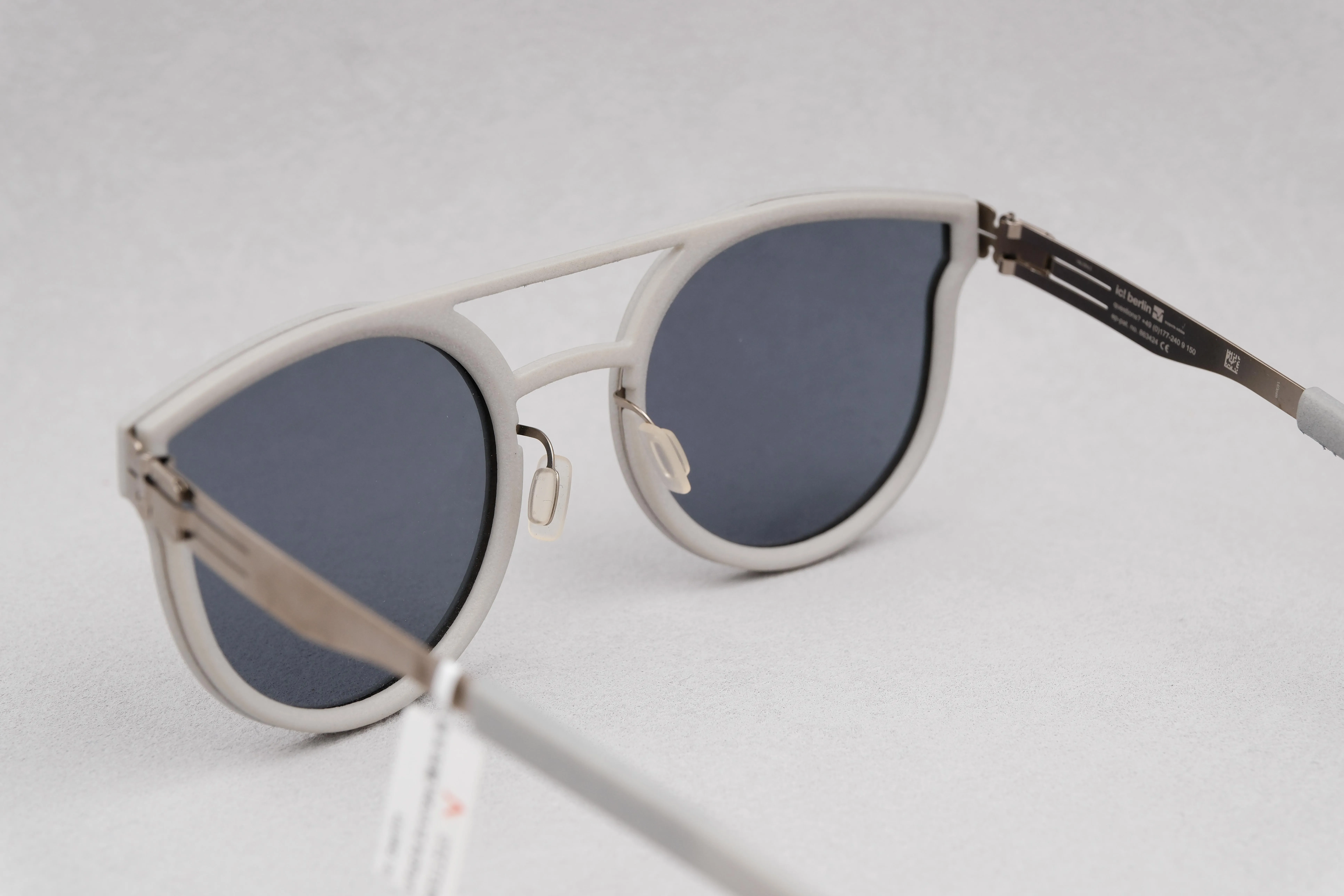 ic!berlin utopia bronze 消光水泥灰