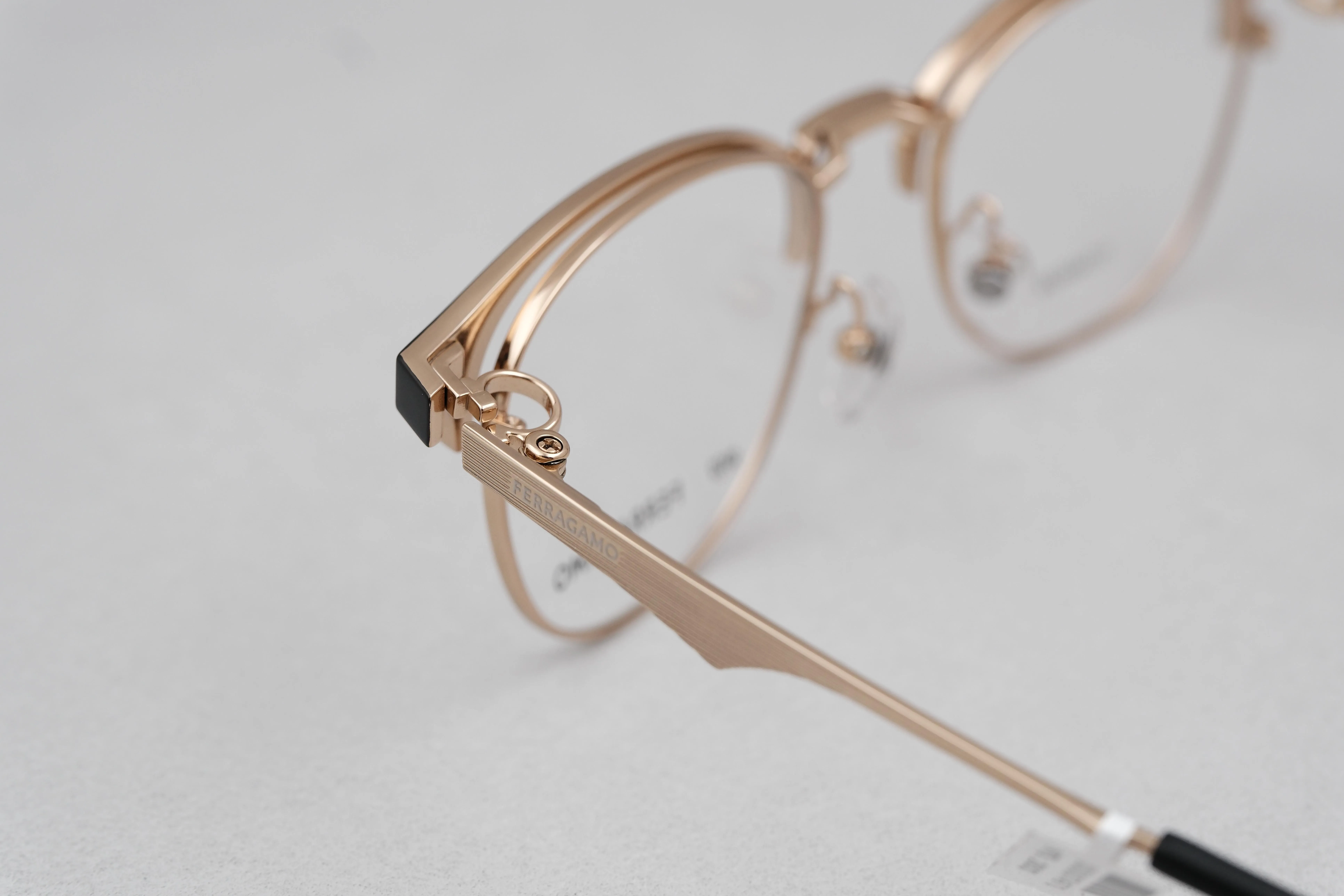 Ferragamo SF9011 017 50 999.9聯名