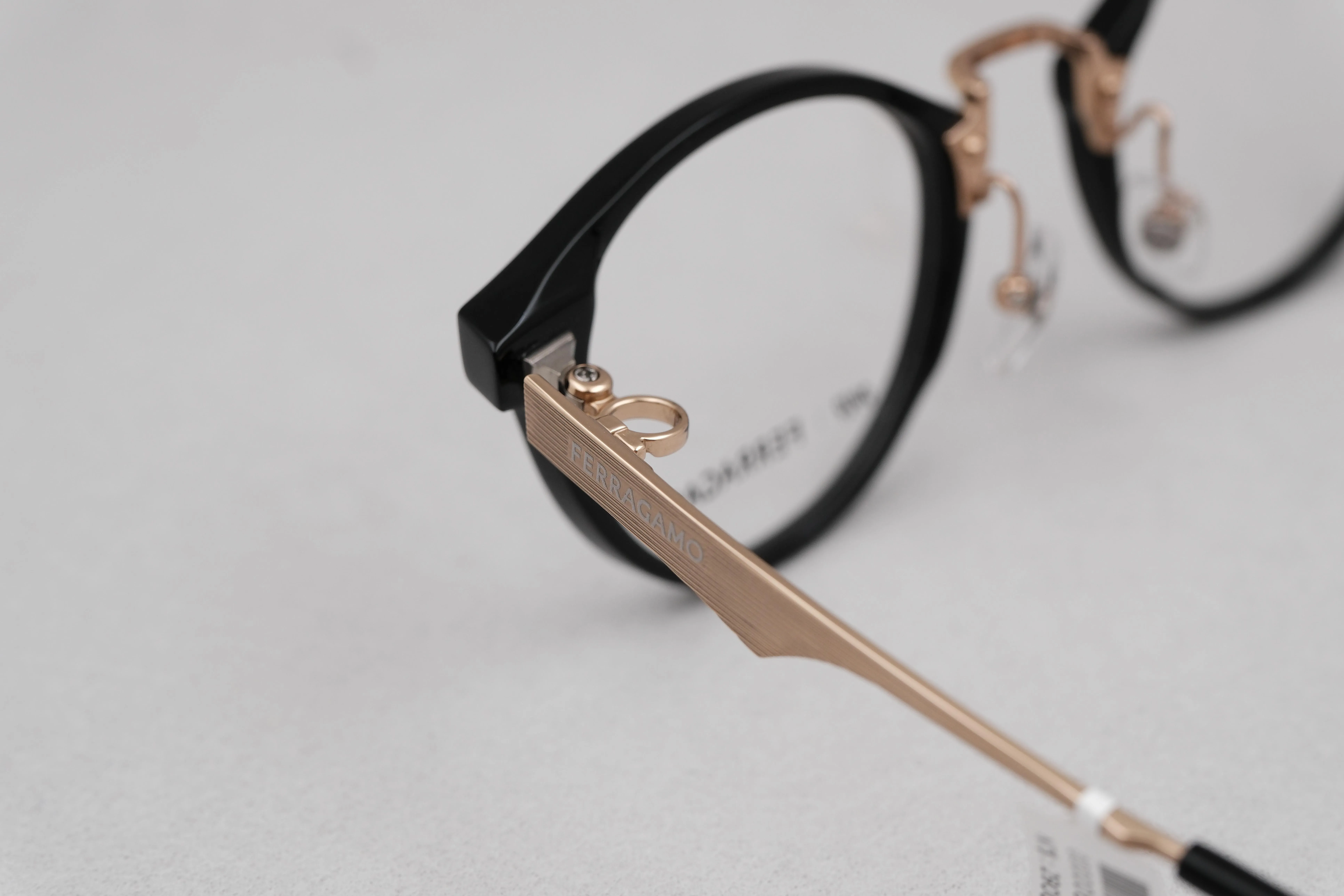 Ferragamo SF9019 001*9 999.9聯名