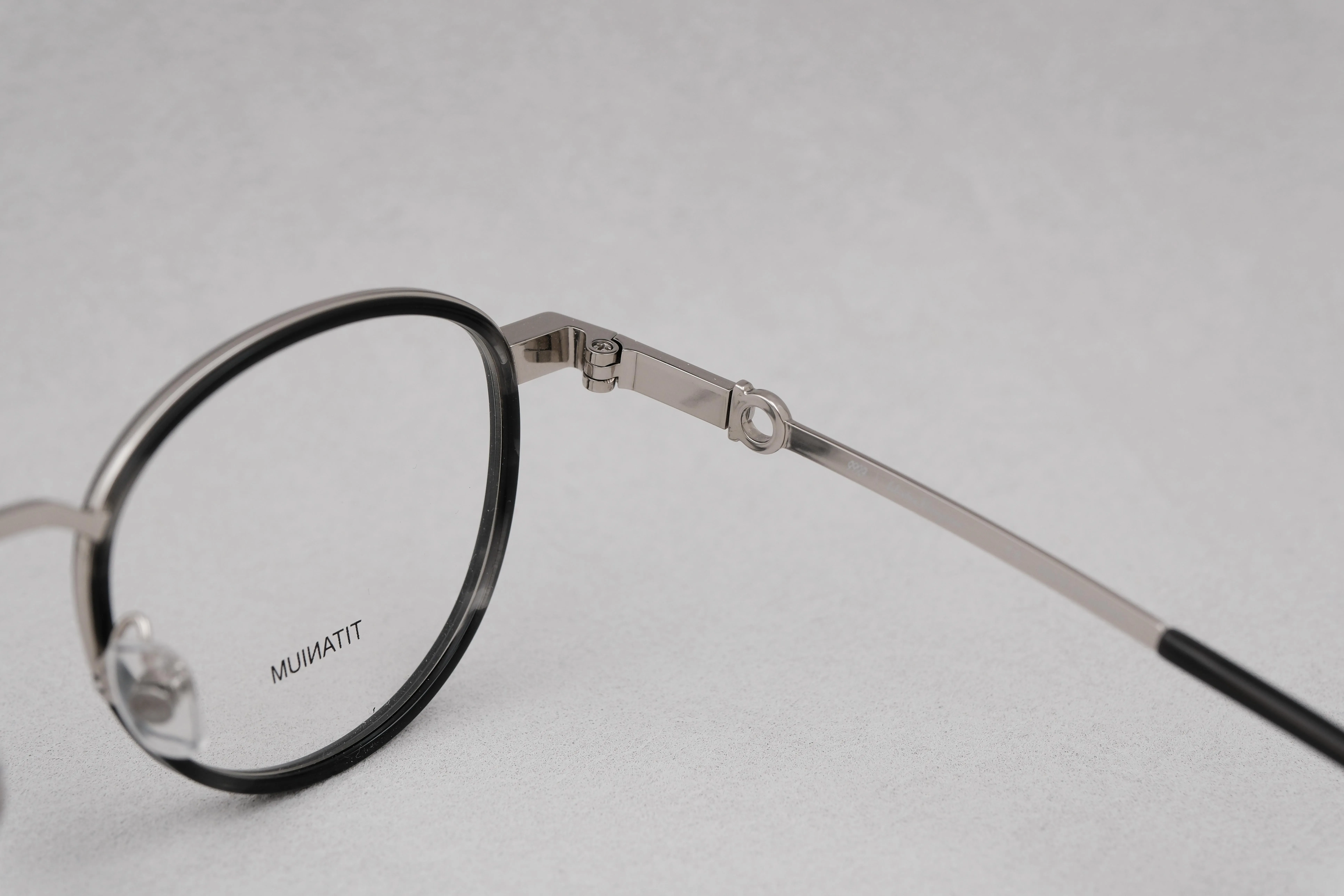 Ferragamo SF9009 060*9 999.9聯名