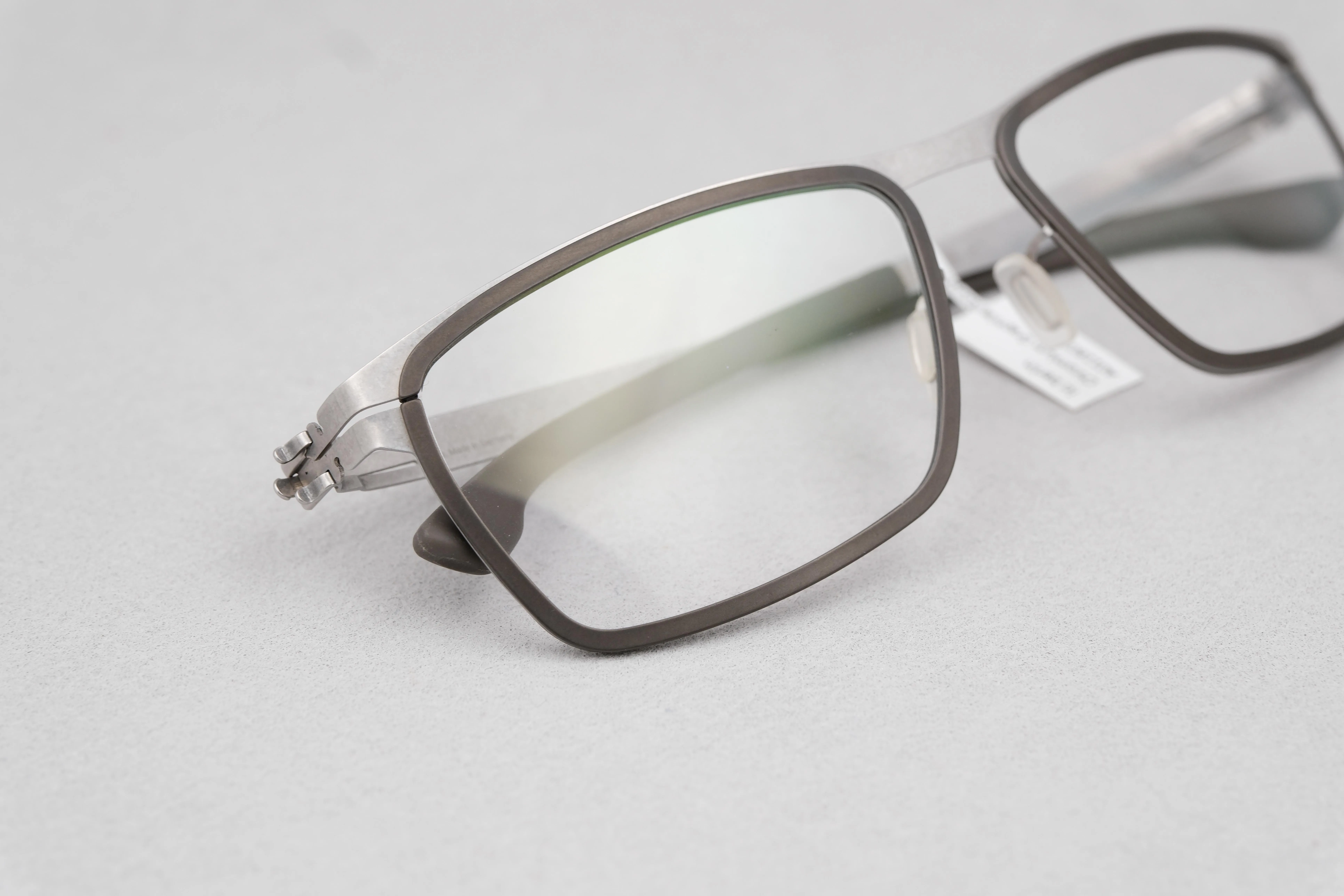 ic!berlin Chromium Graphite/Rough