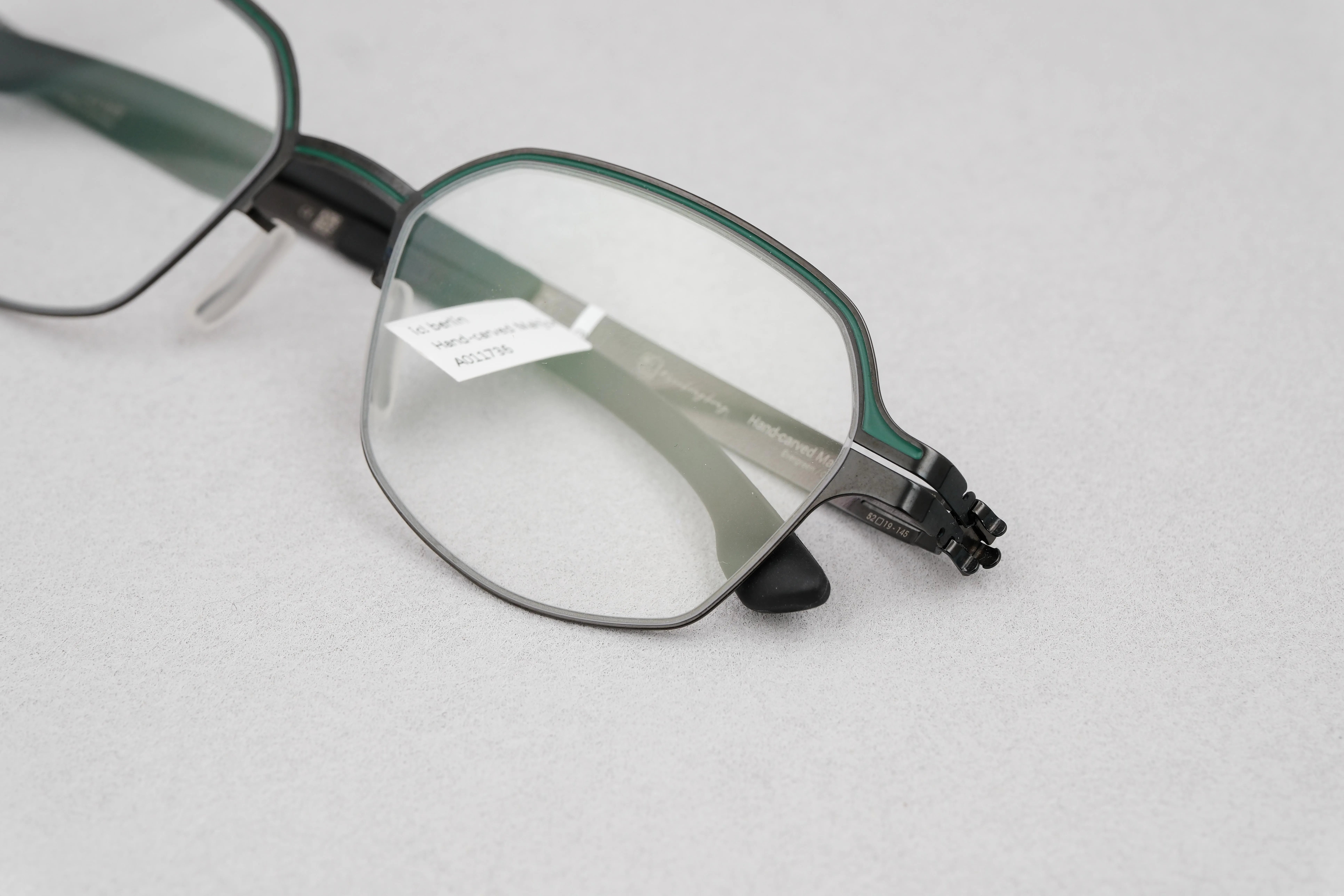 ic!berlin Hand-carved Mahjong Everg