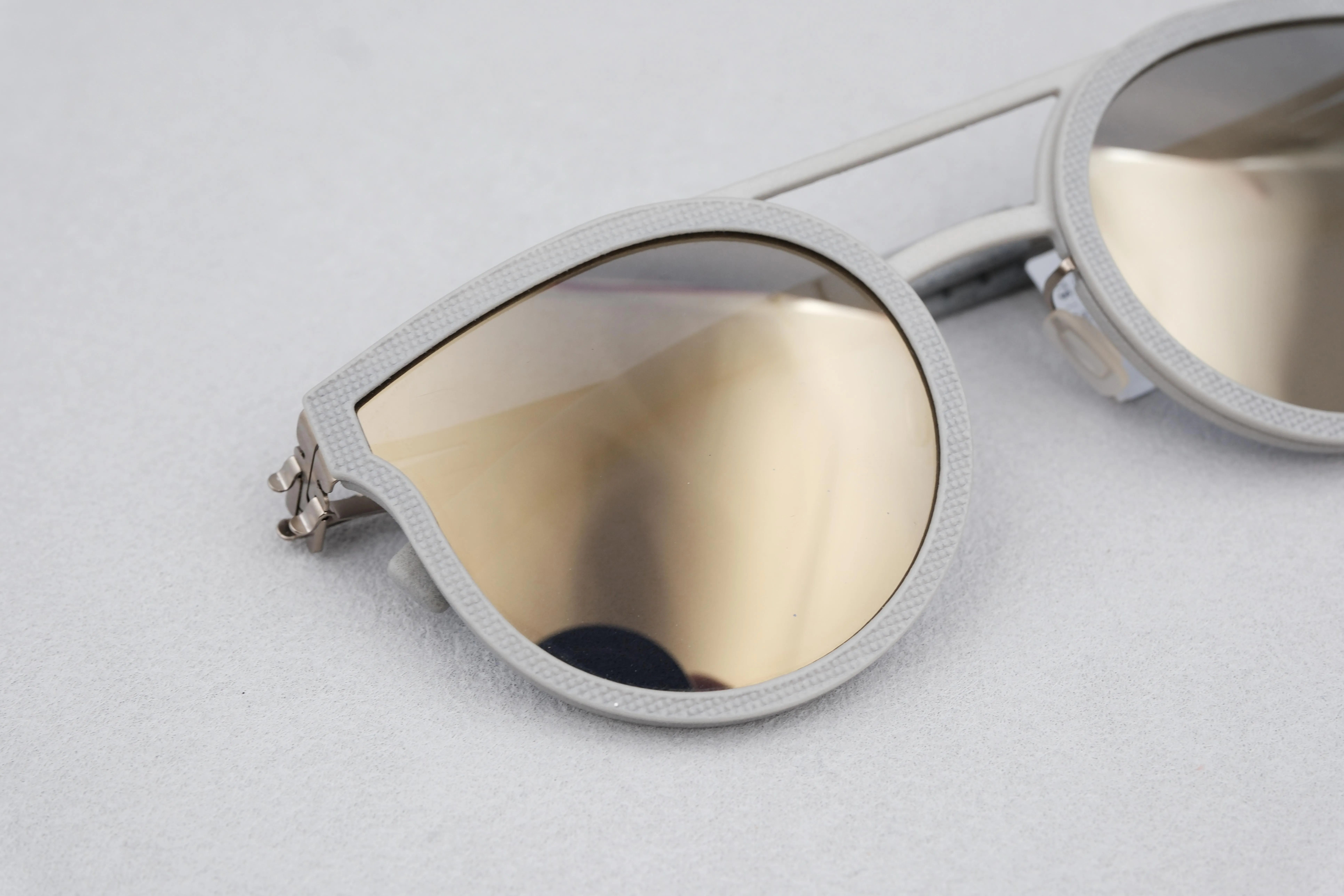 ic!berlin utopia bronze 消光水泥灰