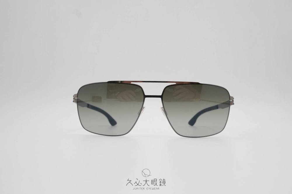 ic berlin  Ryan Shiny/Graphite