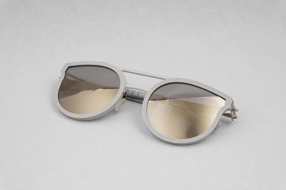 ic!berlin utopia bronze 消光水泥灰