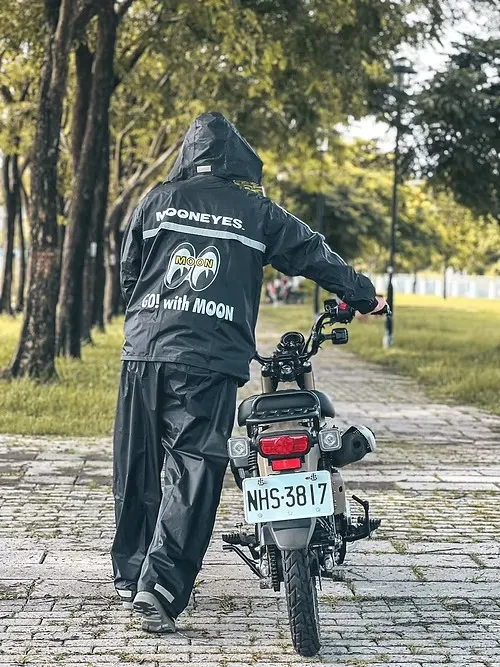 MOONEYES 騎士 兩件式雨衣 風衣 黑色款