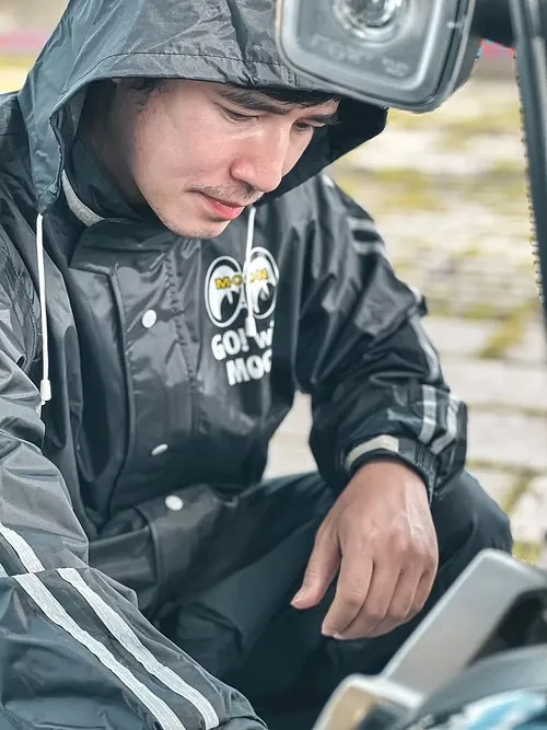 MOONEYES 騎士 兩件式雨衣 風衣 黑色款