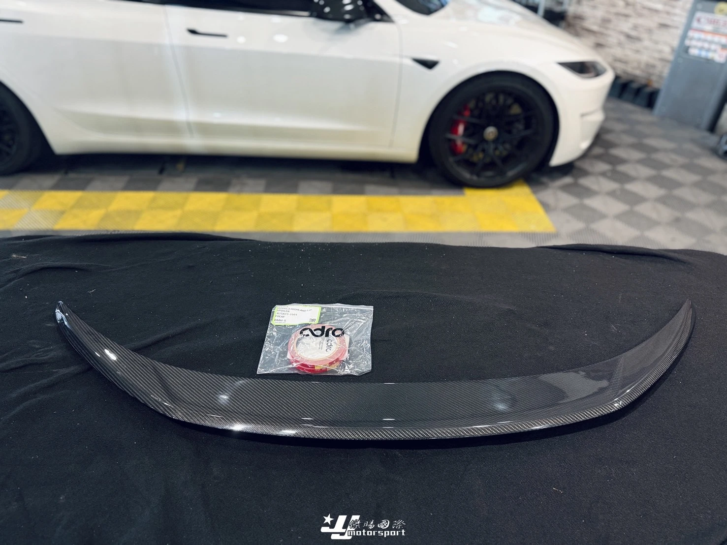 全新 特斯拉 TESLA MODEL3 MODEL 3 煥新3 正 ADRO 乾式碳纖維 乾碳 尾翼