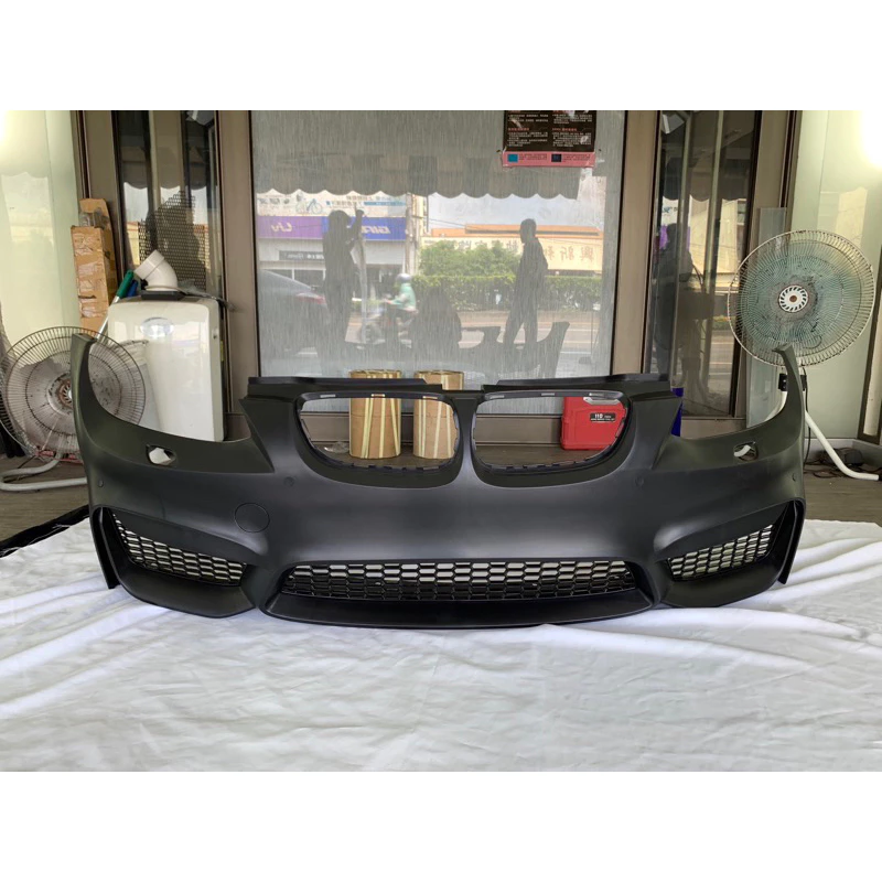 全新 BMW E92 前期 後期LCI M4 式樣 前保桿 PP材質 大包 素材 無霧燈款不含下巴可另加購