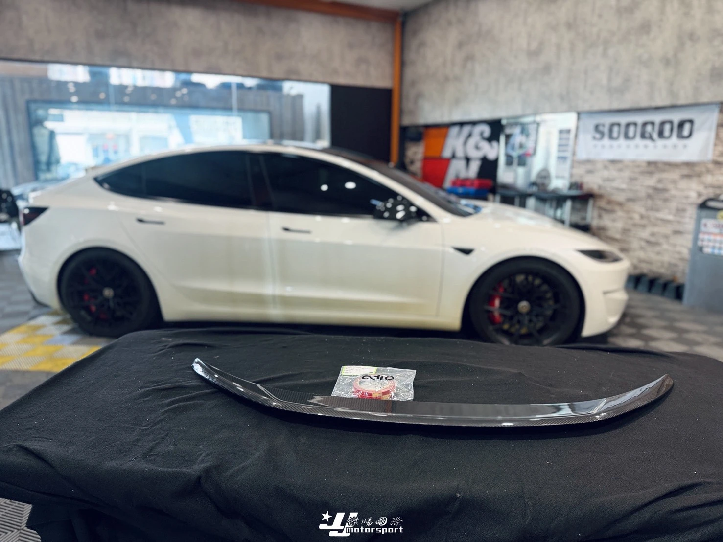 全新 特斯拉 TESLA MODEL3 MODEL 3 煥新3 正 ADRO 乾式碳纖維 乾碳 尾翼