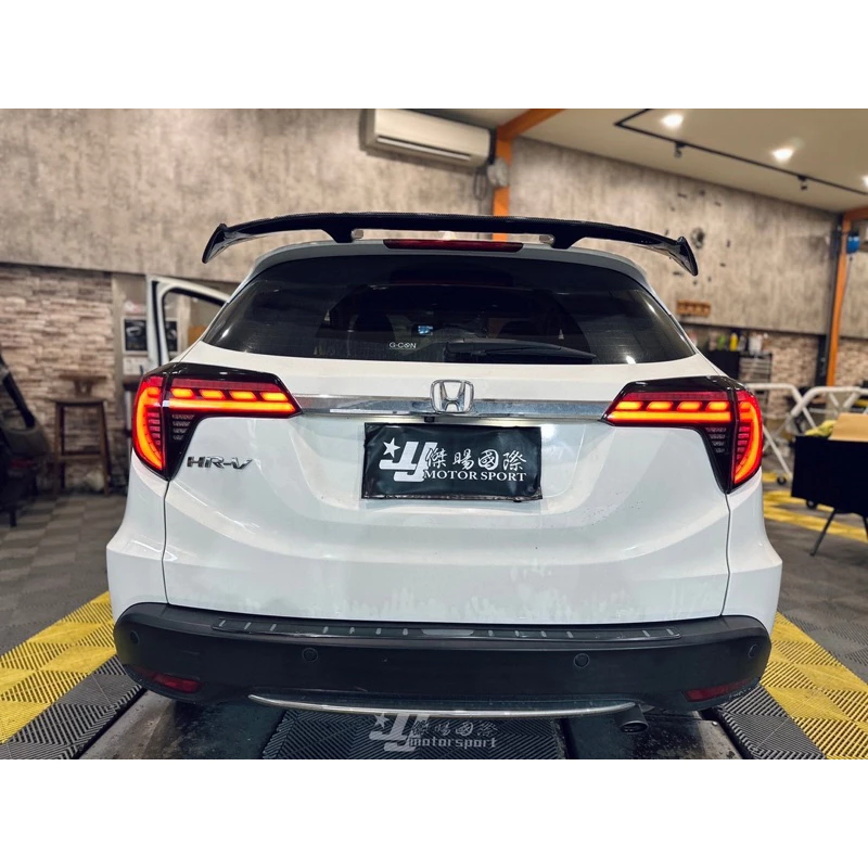 新款 HONDA HRV HR-V 龍麟 燻黑 呼吸動態 LED 光條光柱 流水方向燈 尾燈 後車燈