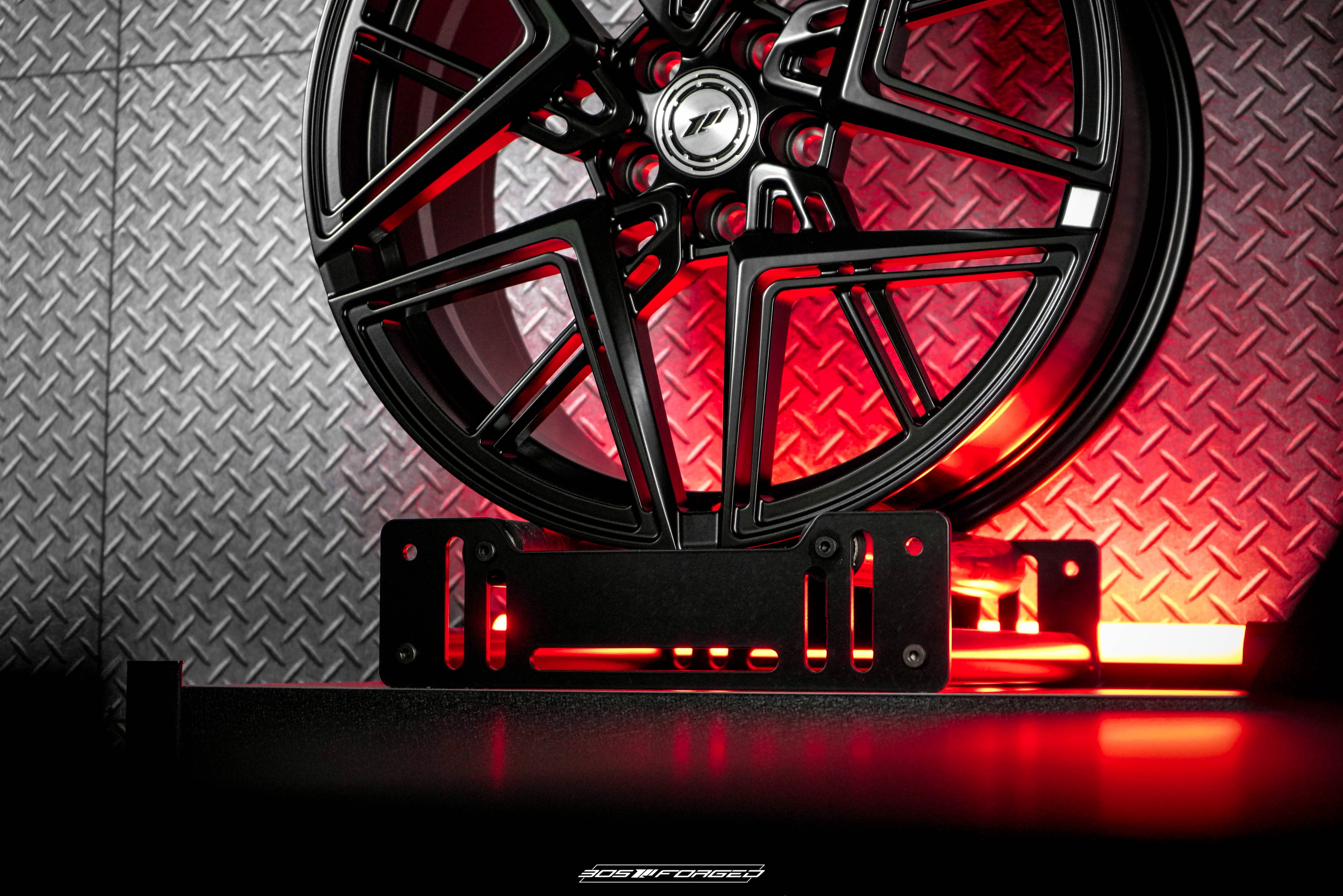 ◤ 305FORGED UF168 ◢ 單片式鍛造鋁圈  俐落多爪線條 × 左右璇戰鬥風格 輕量化高剛性設定