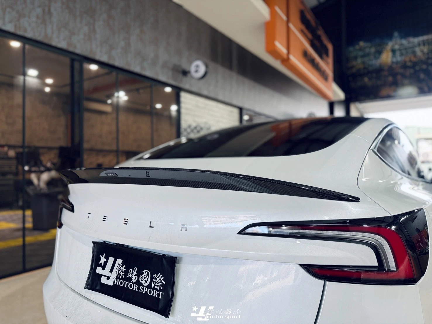 全新 特斯拉 TESLA MODEL3 MODEL 3 煥新3 正 ADRO 乾式碳纖維 乾碳 尾翼