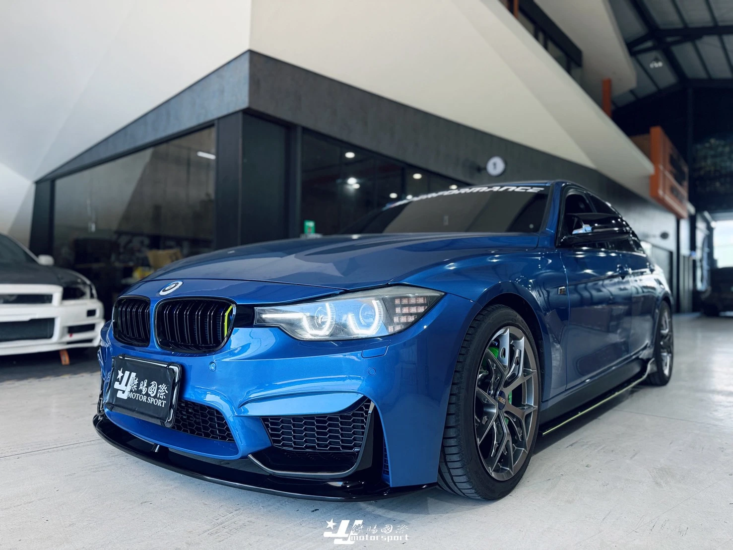 全新 BMW F30 335 320 328 升級 M3 樣式 前保桿 素材 + MP亮黑前下巴