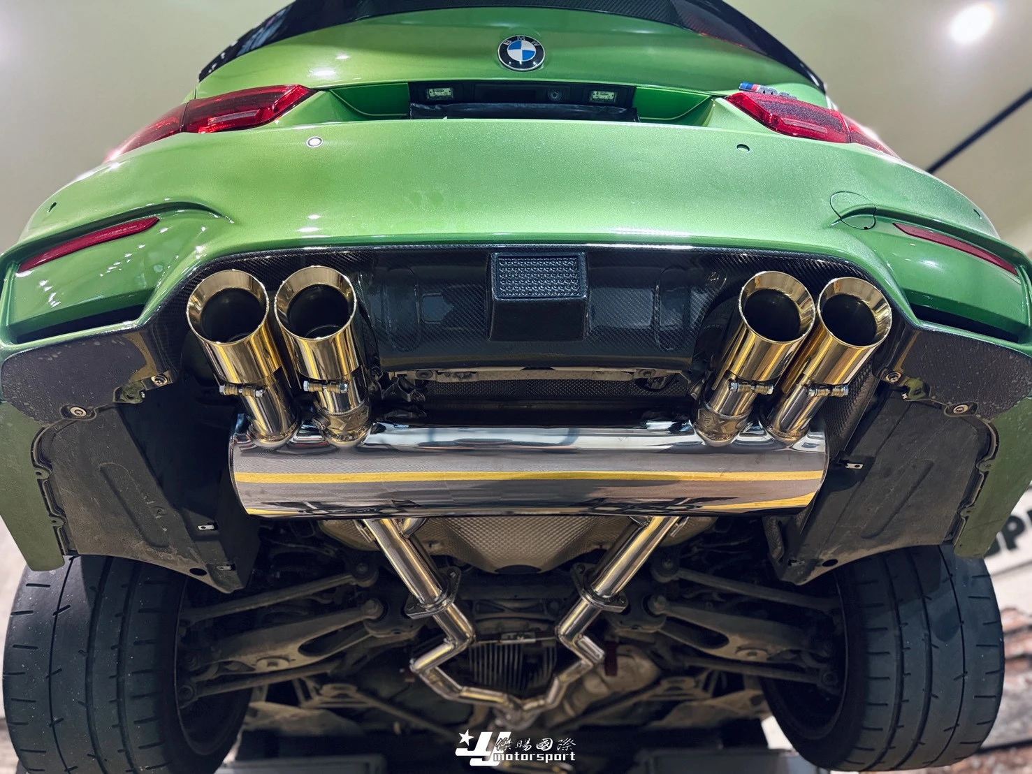 全新 寶馬 BMW F82 M4 升級 ARMYTRIX 電控 中尾段 排氣管+四出鍍金尾管