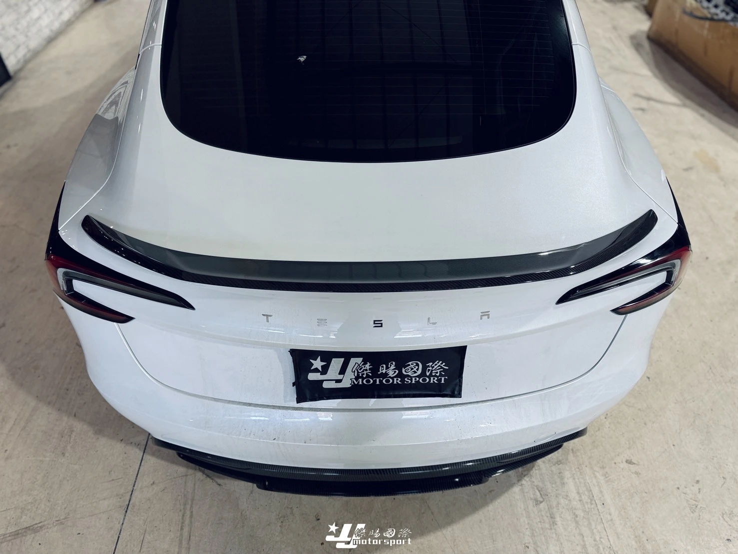 全新 特斯拉 TESLA MODEL3 MODEL 3 煥新3 正 ADRO 乾式碳纖維 乾碳 尾翼