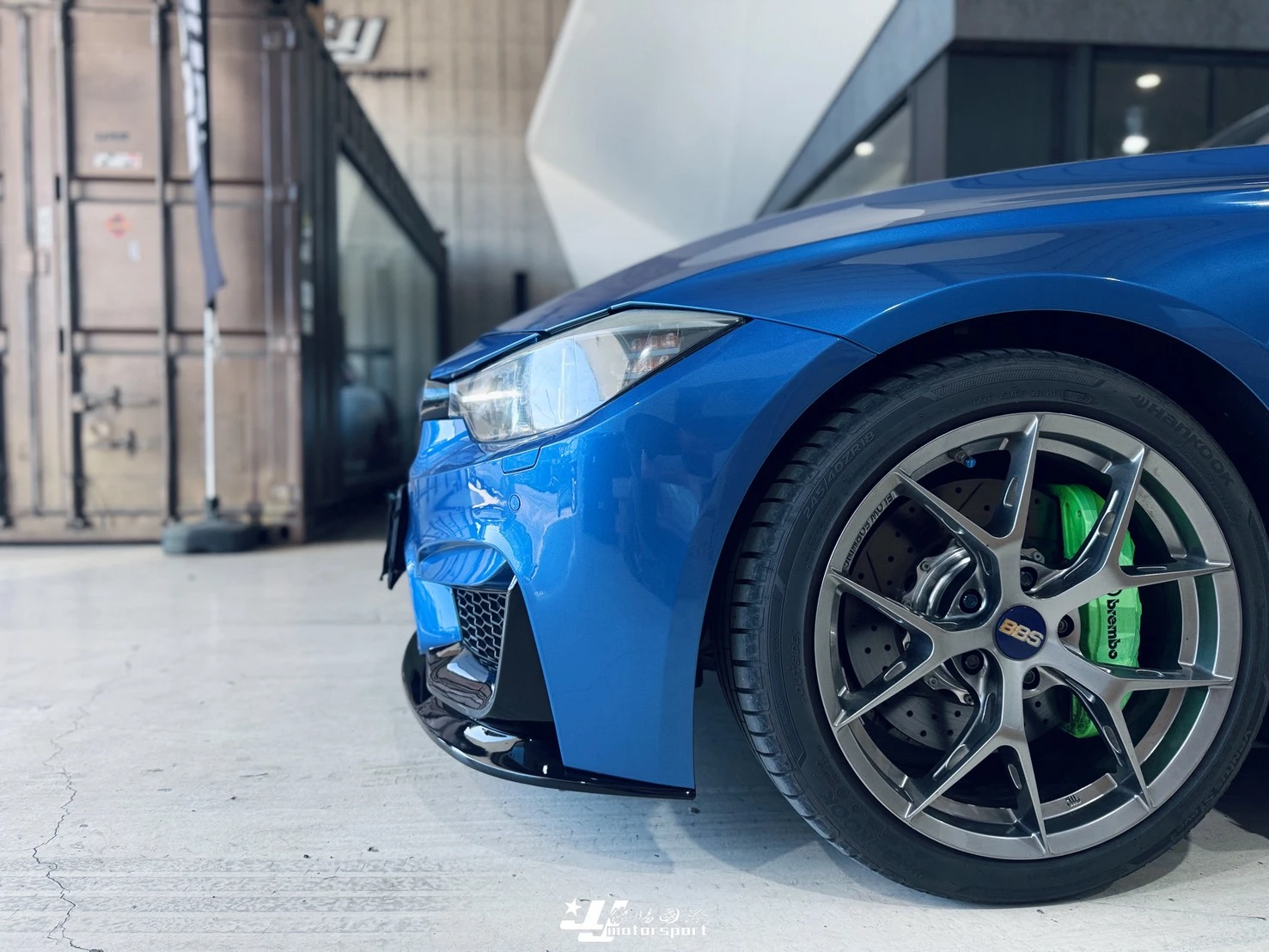 全新 BMW F30 335 320 328 升級 M3 樣式 前保桿 素材 + MP亮黑前下巴