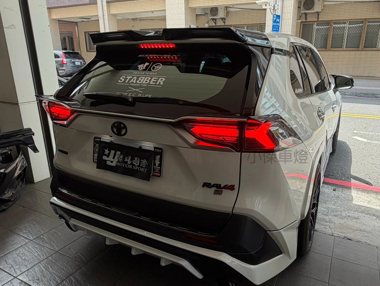 全新 TOYOTA RAV4 5代 19 20 21 年 RAV-4 黑框 小牛 藍寶堅尼款 流水方向燈 尾燈
