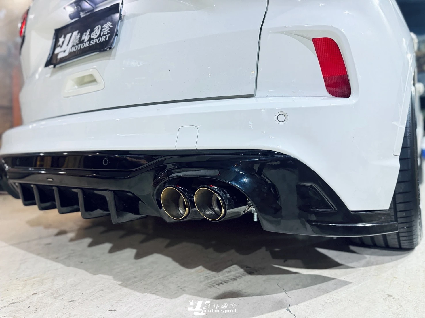 全新 FORD KUGA MK3 2020-2024 升級 CGW 中尾段 含電控閥門 四出鍛碳尾飾管 排氣管