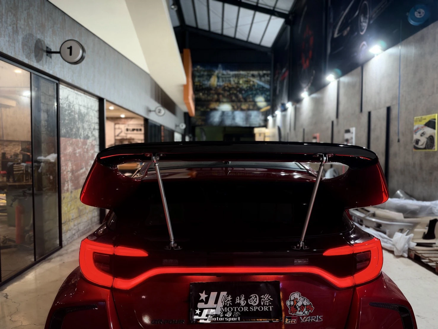 全新 TOYOTA GR YARIS 暴力鴨 二代 正日本 ROCKET BUNNY 火箭兔 尾翼 素材 FRP