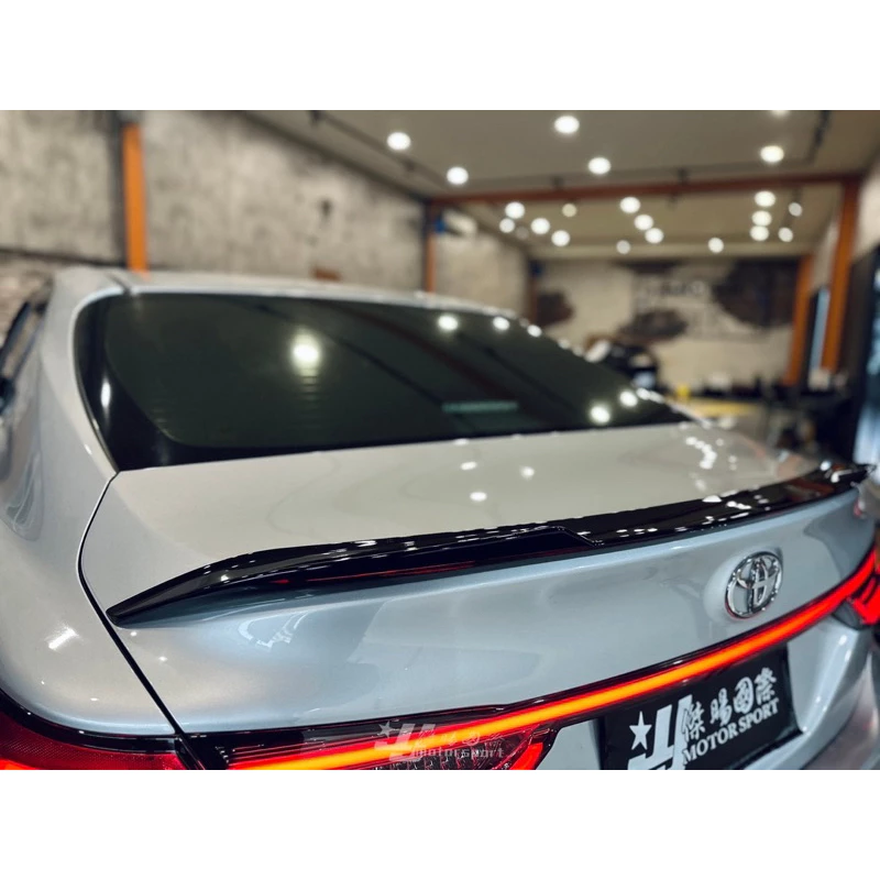 全新 CAMRY 2018 2019 18 19年 8代 專用 刀鋒 亮黑 尾翼 含烤漆