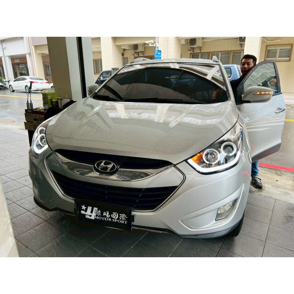 全新 HYUNDAI 現代 IX35 IX-35 黑框 光圈 類R8 LED 光條 燈眉 大燈 SONAR