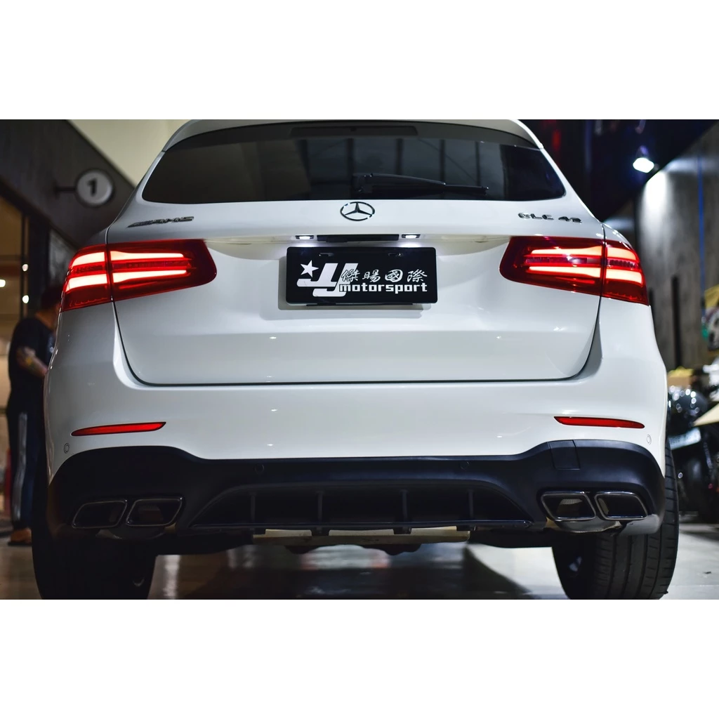 BENZ GLC200 250 300 SUV GLC43 升級 GLC63 W253 後下巴 四出尾管(亮黑)