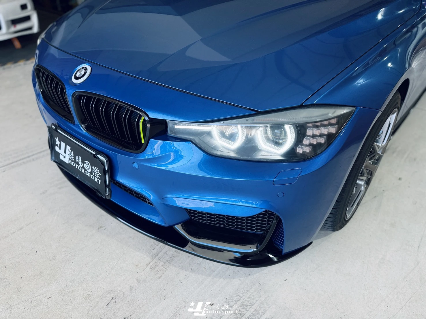 全新 BMW F30 335 320 328 升級 M3 樣式 前保桿 素材 + MP亮黑前下巴