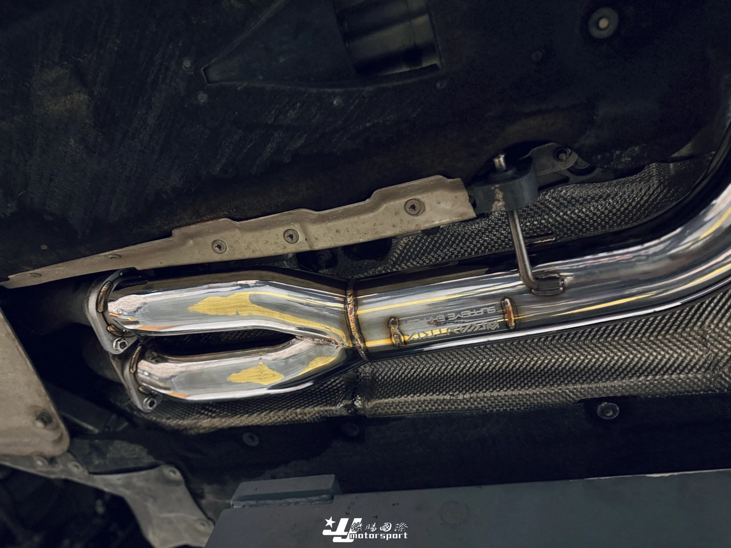 全新 寶馬 BMW F82 M4 升級 ARMYTRIX 電控 中尾段 排氣管+四出鍍金尾管