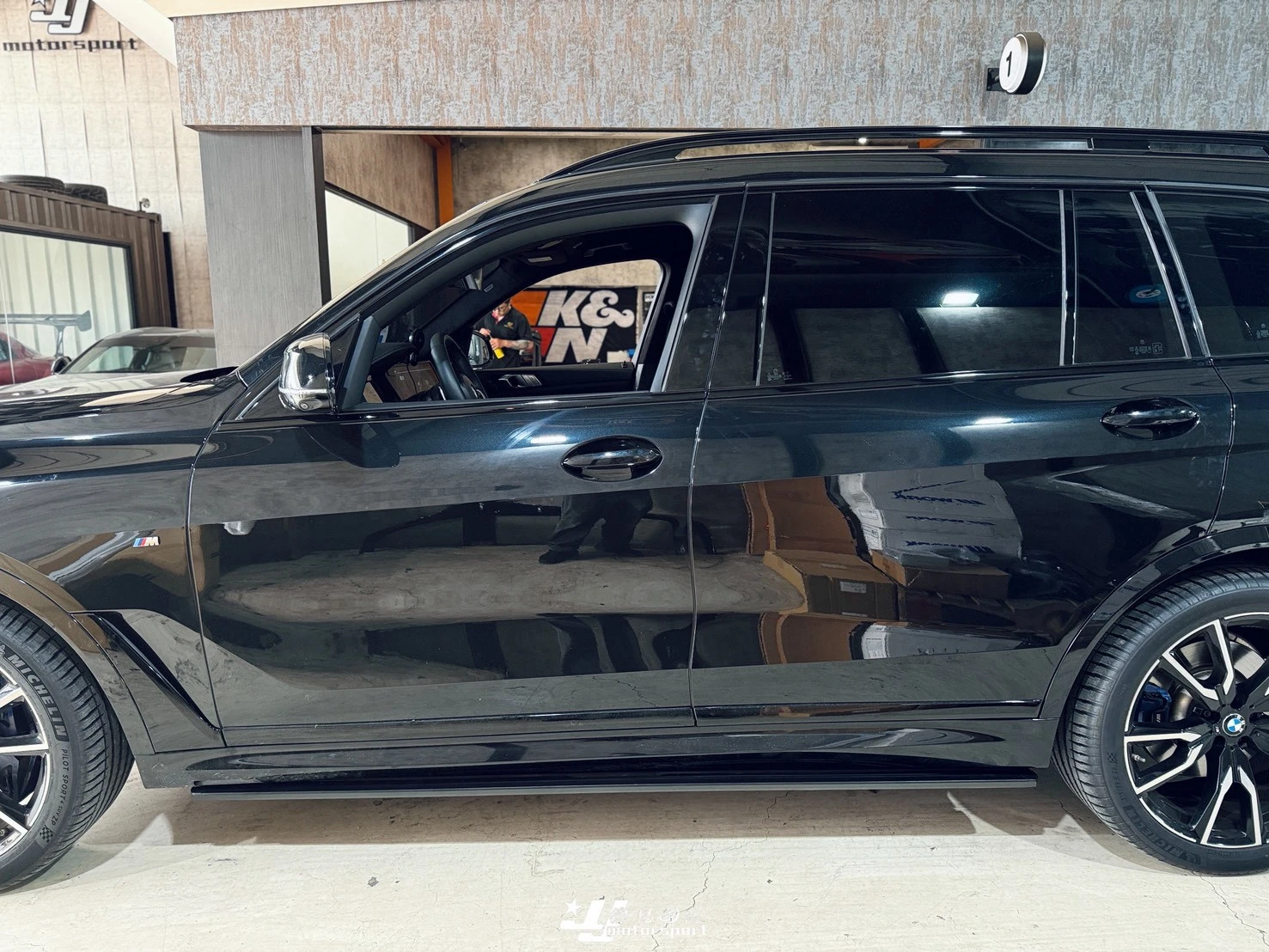 全新 寶馬 BMW G07 X7 電動側踏板 伸縮 登車踏板 車側踏版 側踏板 防滑