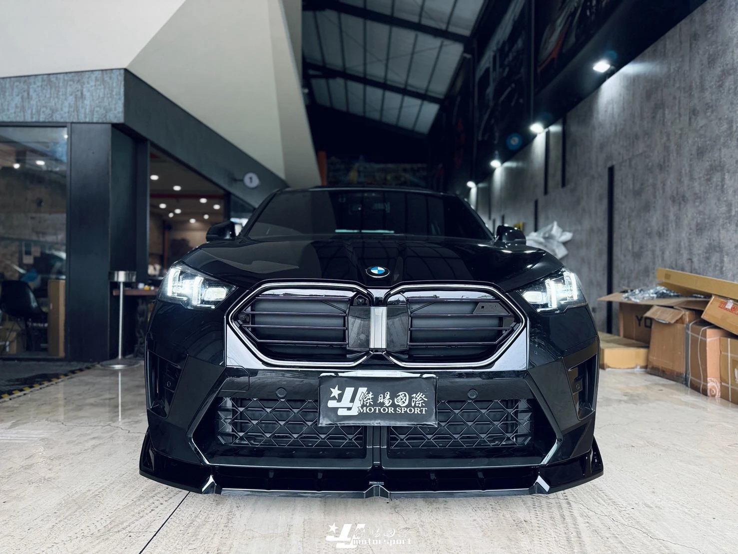 全新 寶馬 BMW X2 U10 2024 25 26 M款 亮黑 發光 中網 水箱罩 鼻頭