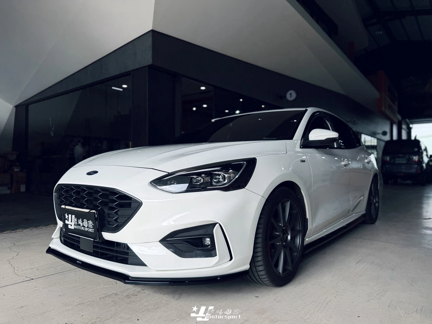 新 福特 FOCUS MK4 ST-LINE MD Maxton Design V.3 亮黑 前下巴