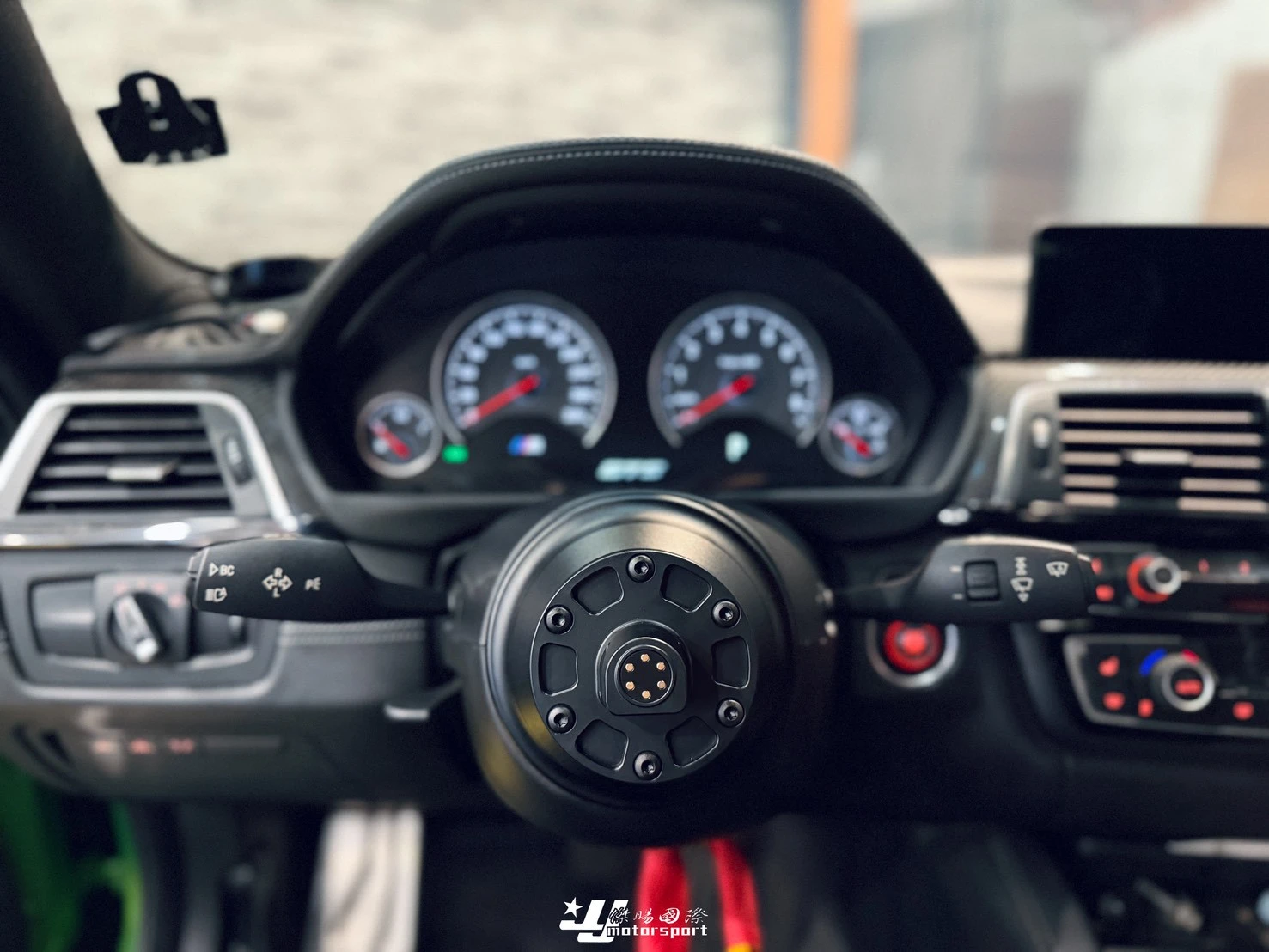 全新 BMW F82 M4 升級 JQ WERKS 高階新款二代全取代含超轉燈快拆式賽車 方向盤