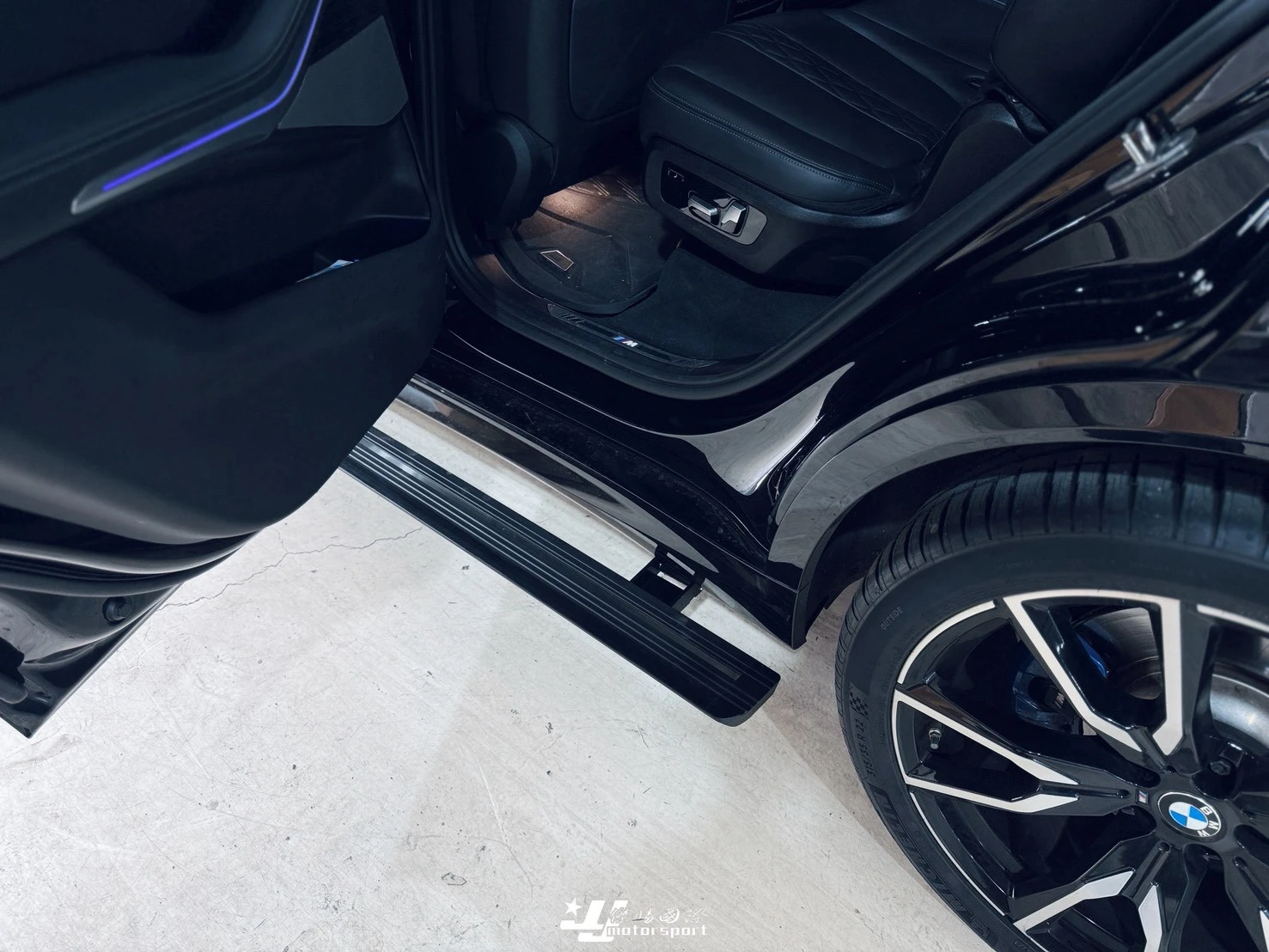 全新 寶馬 BMW G07 X7 電動側踏板 伸縮 登車踏板 車側踏版 側踏板 防滑