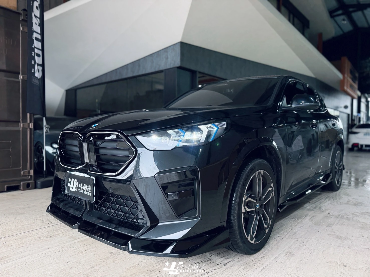 全新 寶馬 BMW X2 U10 2024 25 26 M款 亮黑 發光 中網 水箱罩 鼻頭