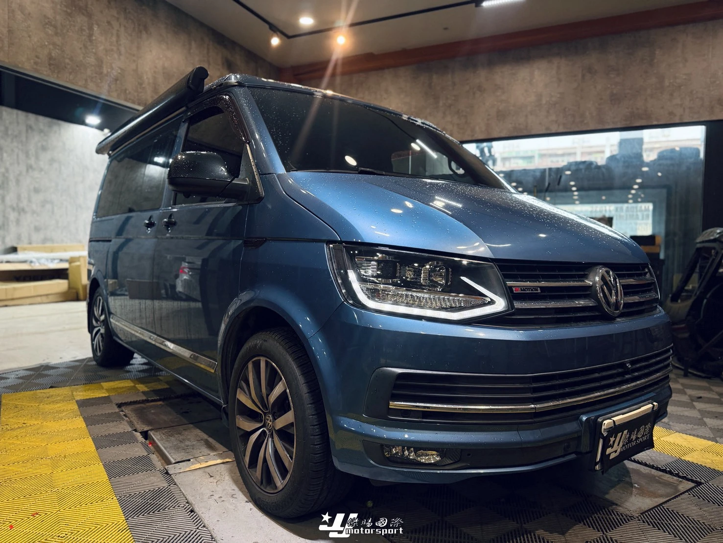 全新 福斯 VW T6 15 16 17年 黑框 晶鑽 R8燈眉 光條 魚眼 大燈 T6大燈 車燈