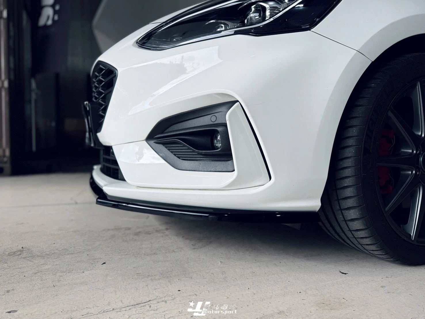 新 福特 FOCUS MK4 ST-LINE MD Maxton Design V.3 亮黑 前下巴