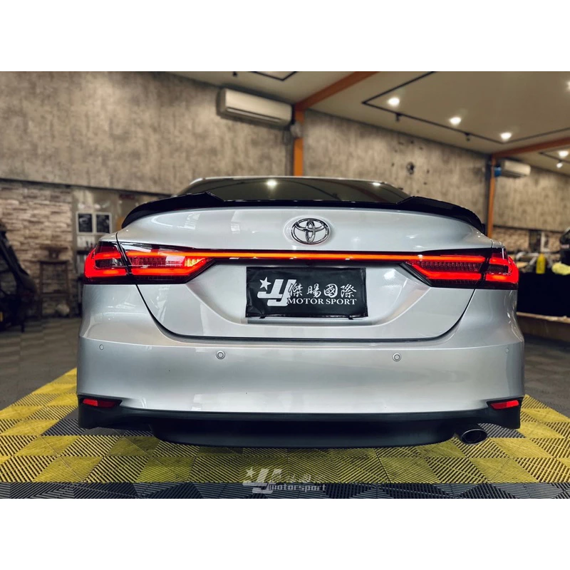 全新 CAMRY 2018 2019 18 19年 8代 專用 刀鋒 亮黑 尾翼 含烤漆