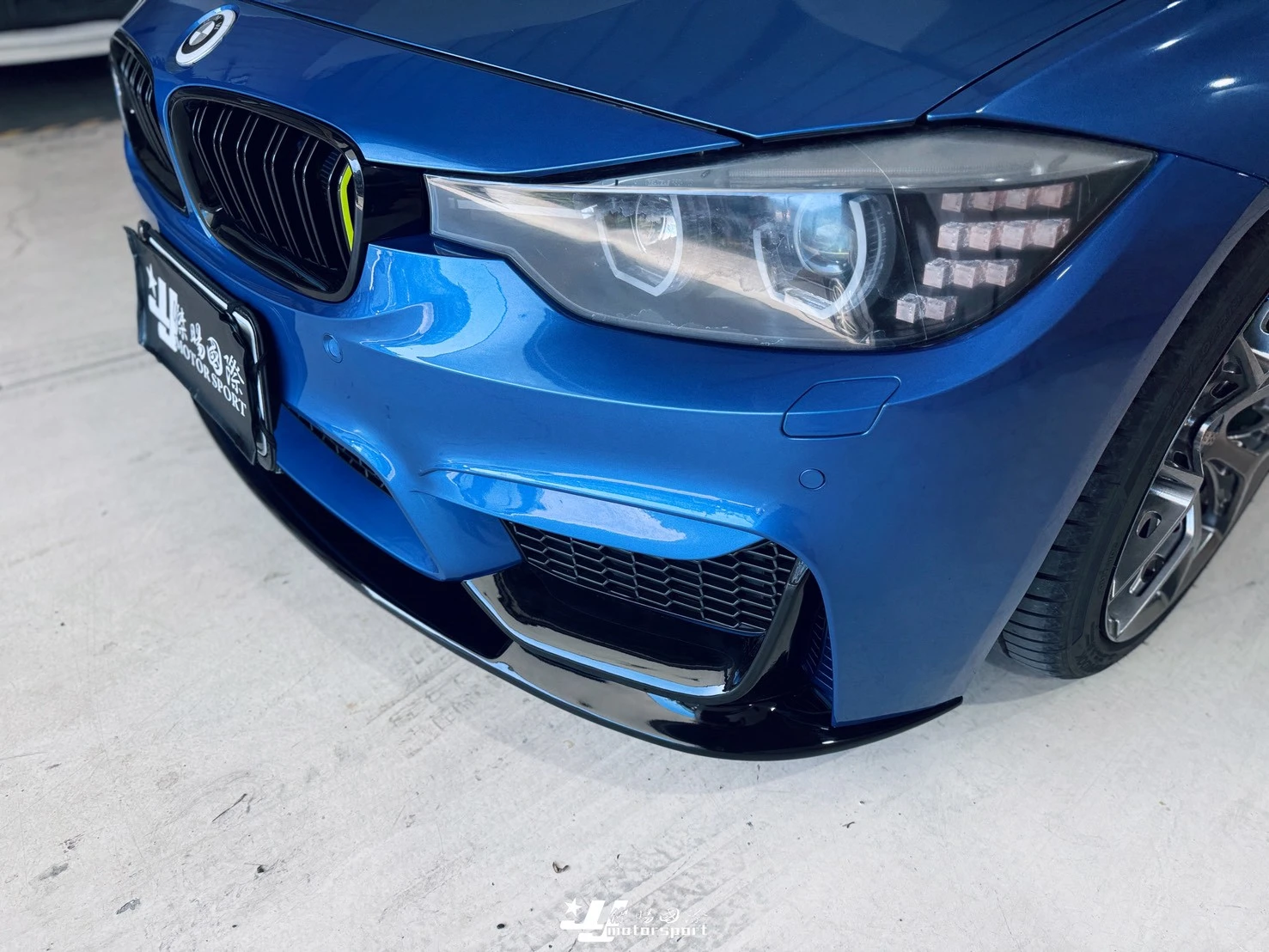 全新 BMW F30 335 320 328 升級 M3 樣式 前保桿 素材 + MP亮黑前下巴