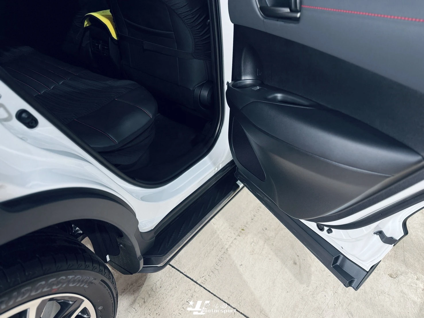 全新 TOYOTA COROLLA CROSS CC 專用 側踏板 車側踏板 登山踏板