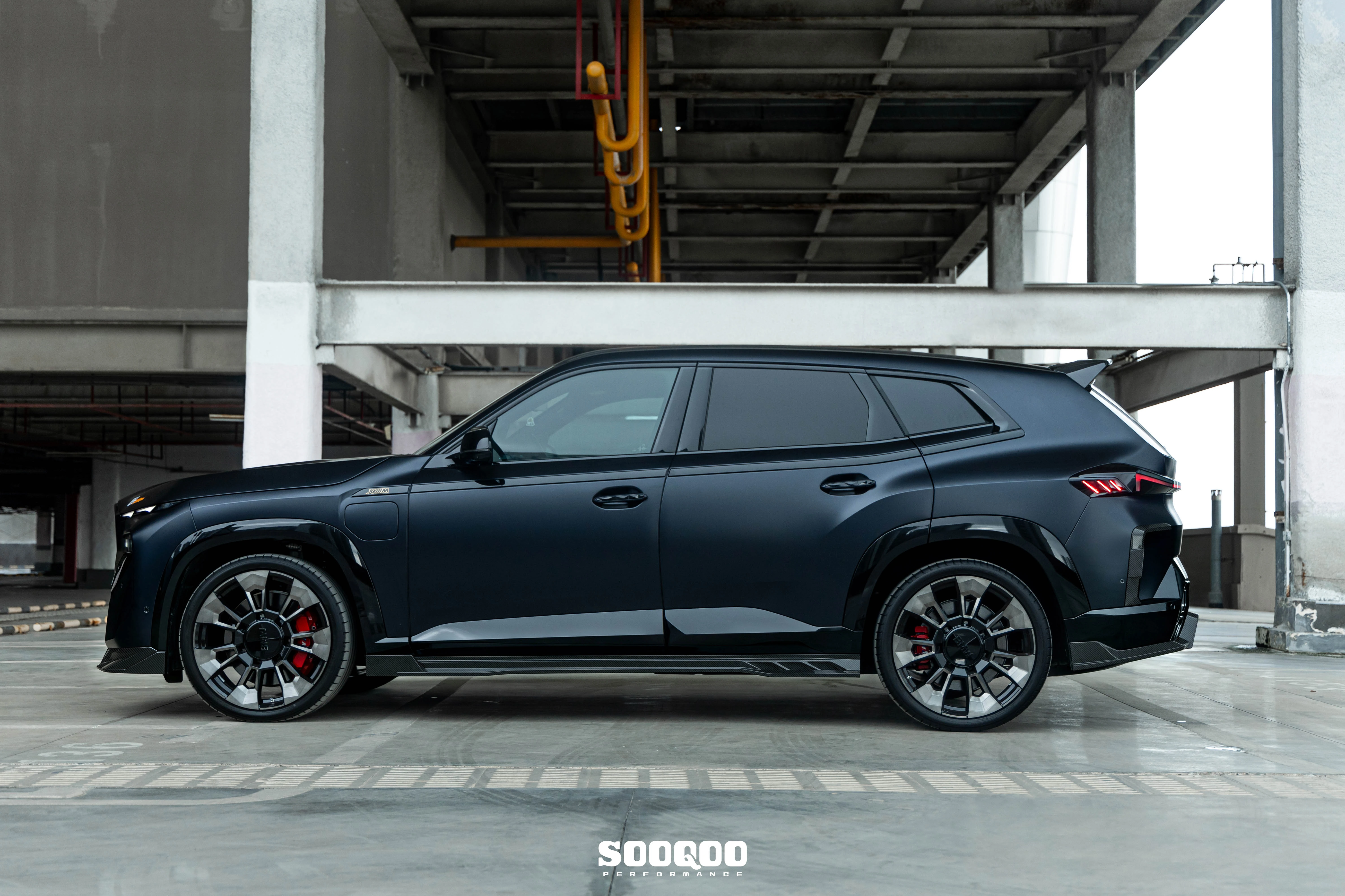 全新 BMW G09 XM SOOQOO SQ 乾式碳纖維 全車套件 前下巴 側裙 後下巴 尾翼