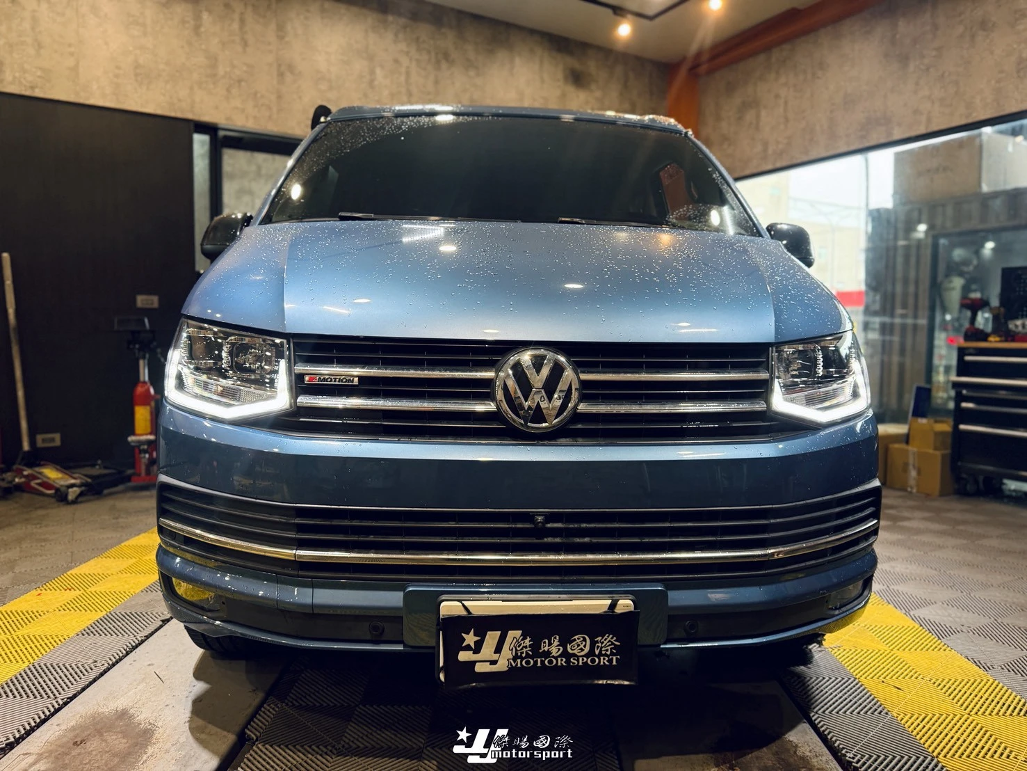 全新 福斯 VW T6 15 16 17年 黑框 晶鑽 R8燈眉 光條 魚眼 大燈 T6大燈 車燈
