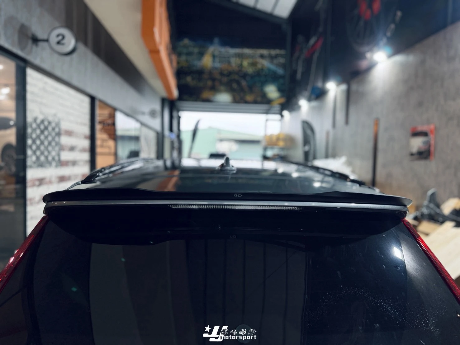 全新 VOLVO V60 旅行車 24 25 2024 2025 - MD MAXTON 亮黑 尾翼