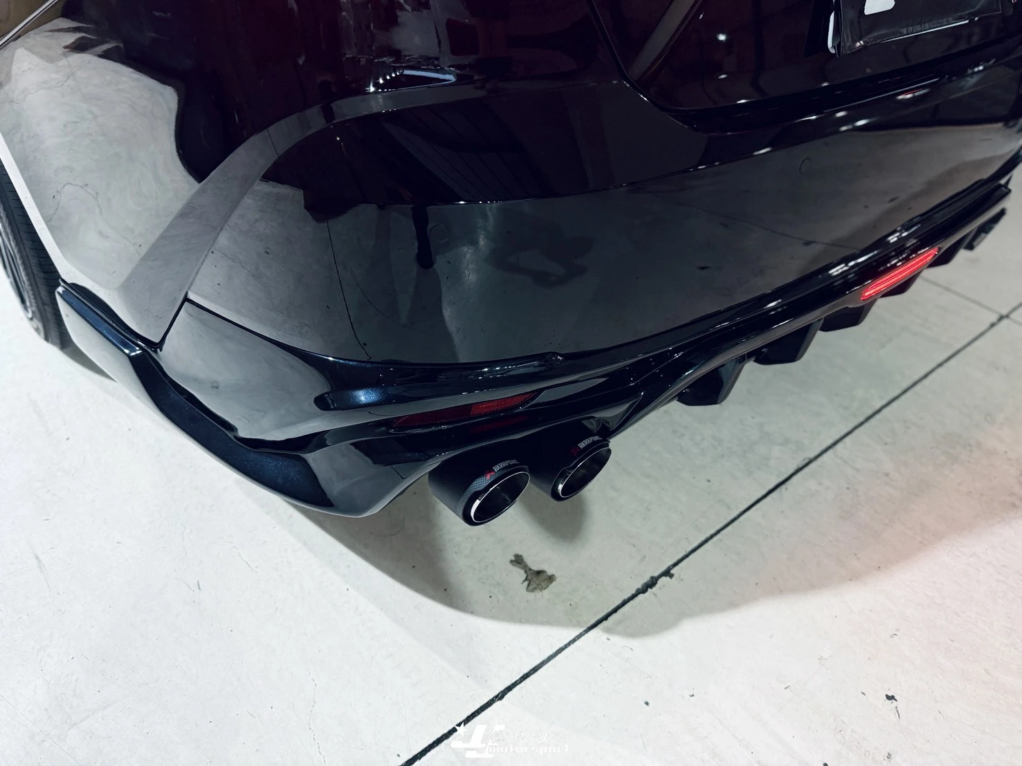 新 TOYOTA  CAMRY 9代 CAMRY9 2024 25 26- R款 後下巴 亮黑 含領航燈 三煞燈 含四出尾飾管