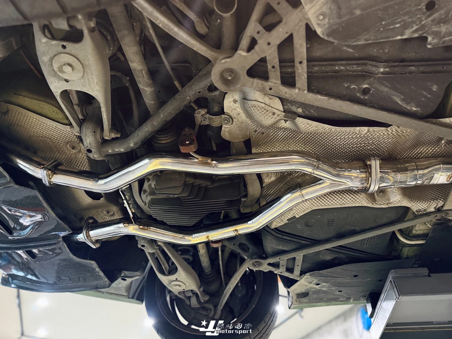 全新 寶馬 BMW F82 M4 升級 ARMYTRIX 電控 中尾段 排氣管+四出鍍金尾管