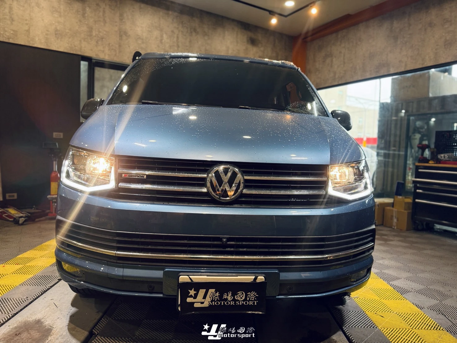 全新 福斯 VW T6 15 16 17年 黑框 晶鑽 R8燈眉 光條 魚眼 大燈 T6大燈 車燈