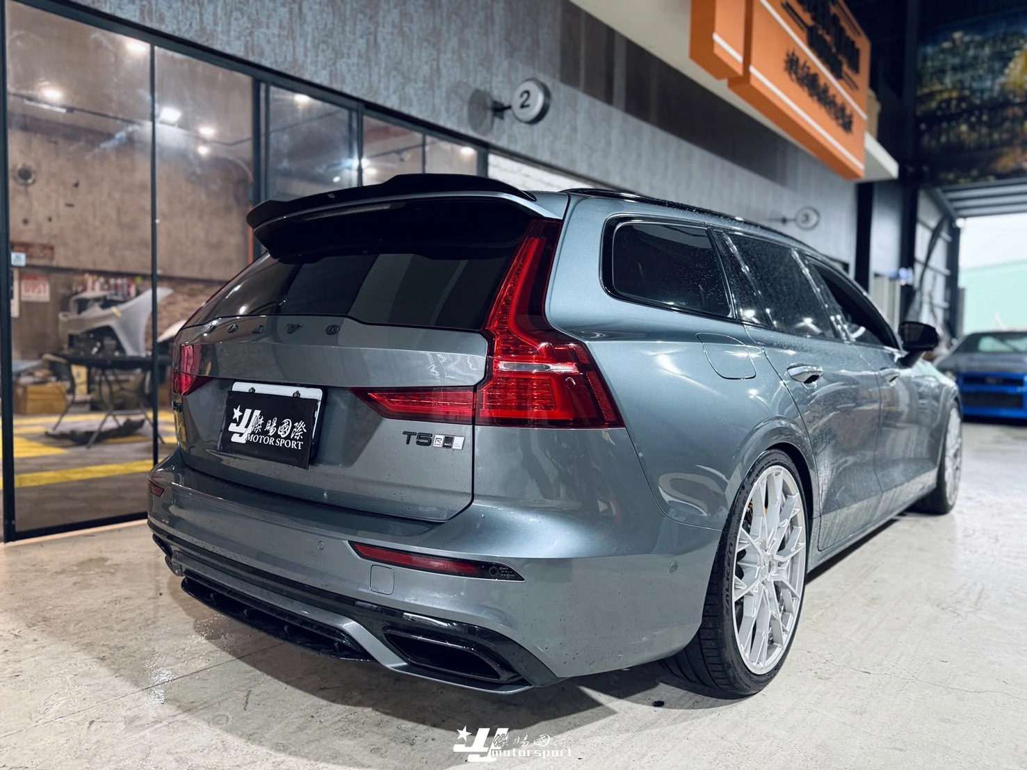 全新 VOLVO V60 旅行車 24 25 2024 2025 - MD MAXTON 亮黑 尾翼