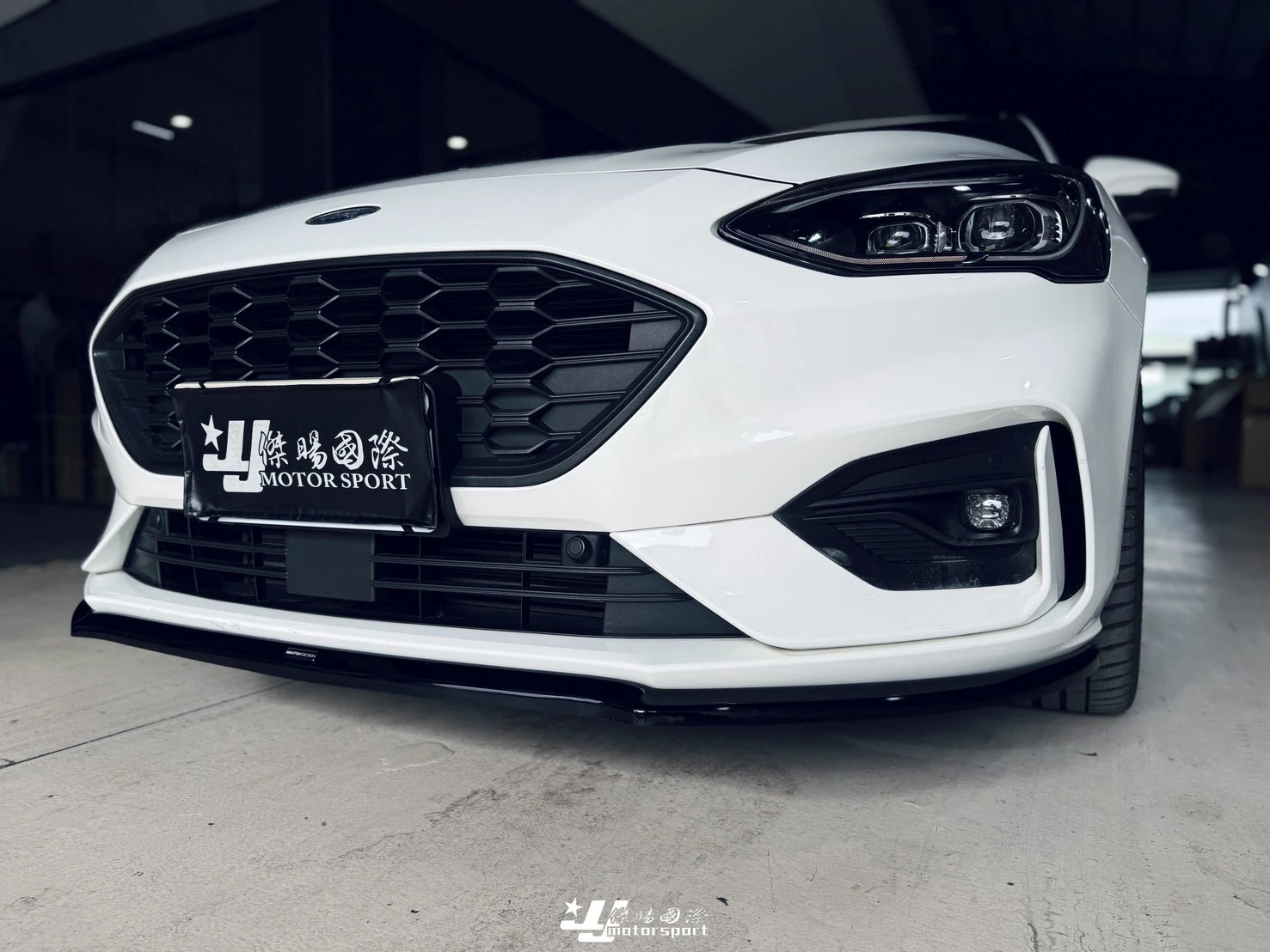 新 福特 FOCUS MK4 ST-LINE MD Maxton Design V.3 亮黑 前下巴
